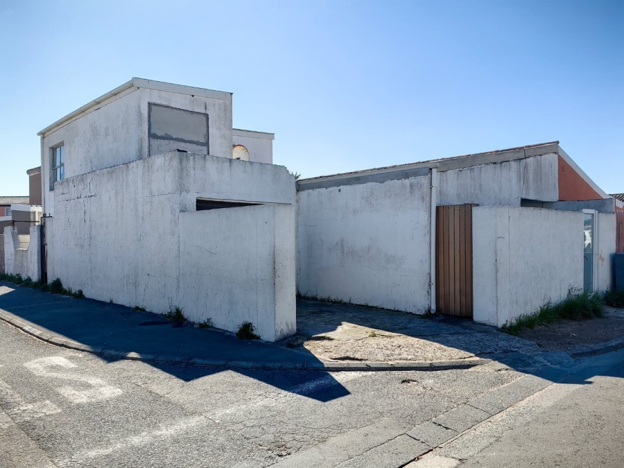4 Bedroom Property for Sale in Lavender Hill Western Cape
